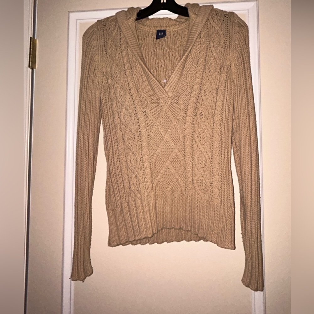 GAP Women's Tan V-Neck Cable Knit Sweater